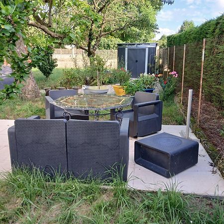 فيلا Gite Pavillon Kifadonfe 3 Ch Avec Cour Et Jardin Clos Saint-Germain-Lembron المظهر الخارجي الصورة