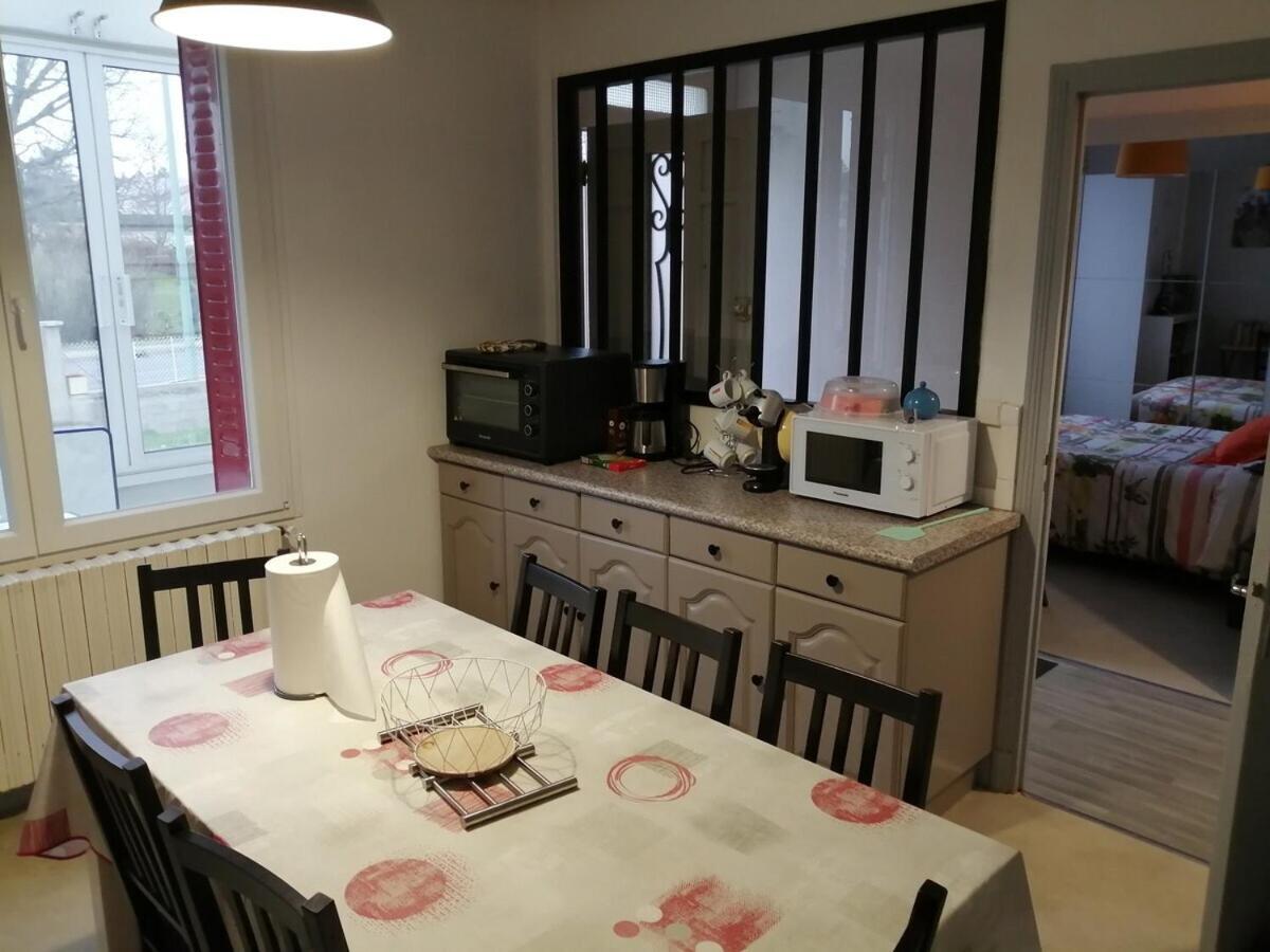 فيلا Gite Pavillon Kifadonfe 3 Ch Avec Cour Et Jardin Clos Saint-Germain-Lembron المظهر الخارجي الصورة