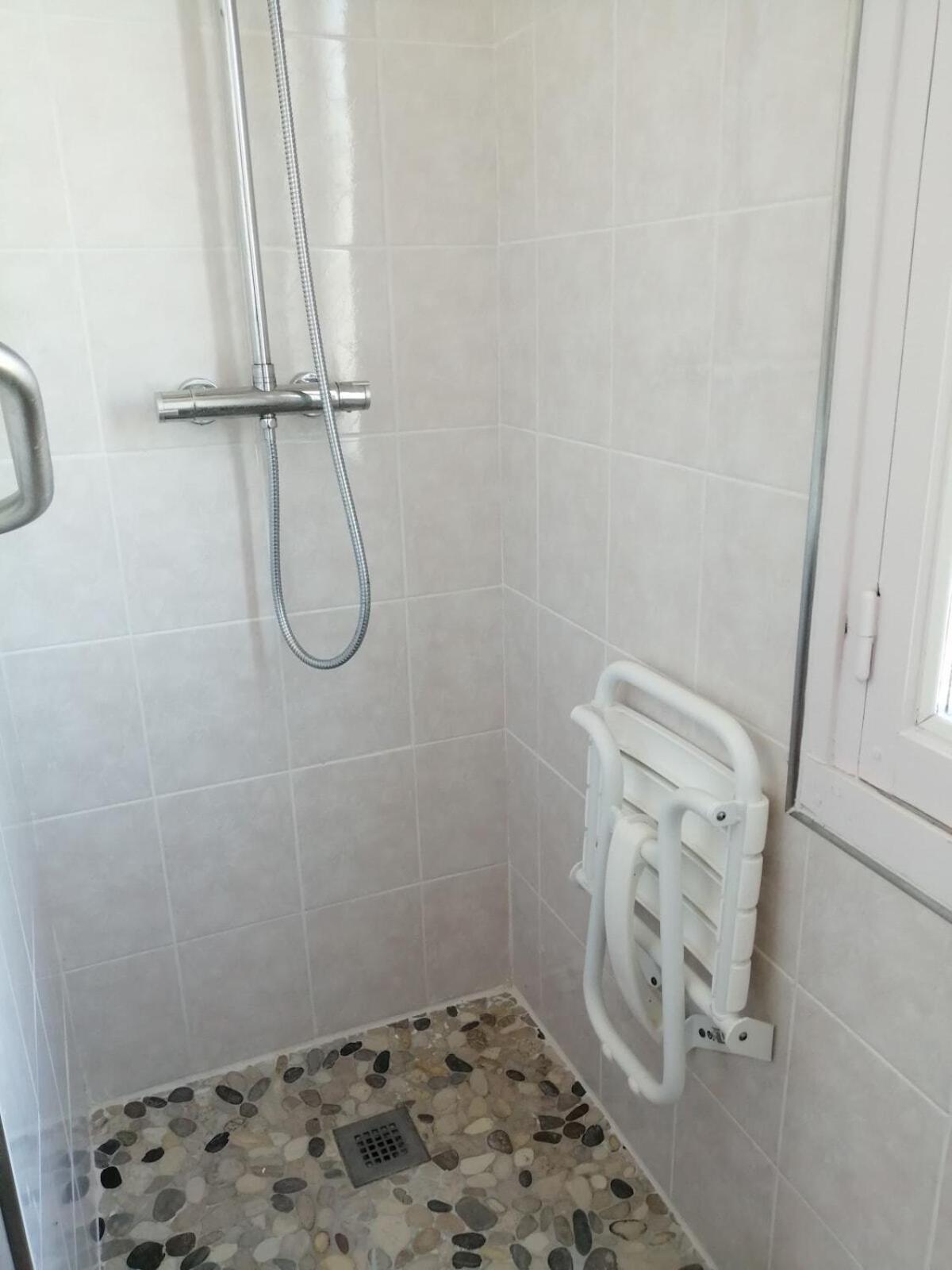 فيلا Gite Pavillon Kifadonfe 3 Ch Avec Cour Et Jardin Clos Saint-Germain-Lembron المظهر الخارجي الصورة